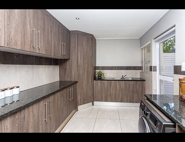 3 BEDROOM HOUSE FOR SALE IN PLATTEKLOOF GLEN